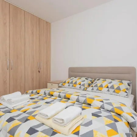 Apartman Cozy In With Wifi Makarska