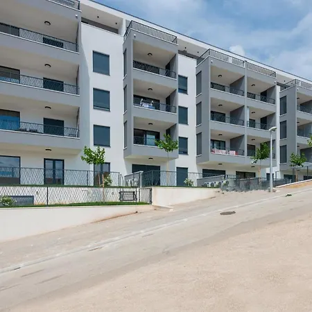 Apartman Cozy In With Wifi Makarska