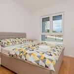 1 Bedroom Awesome In Apartment